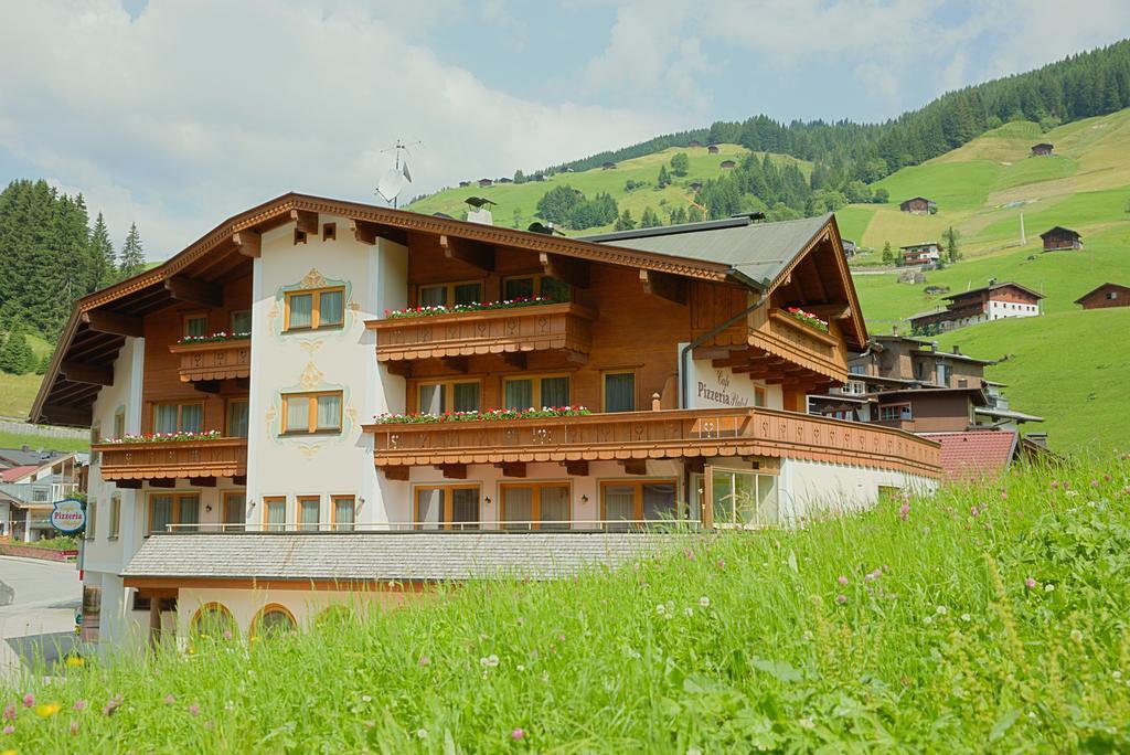 Aparthotel Dorfplatzl Garni Tux Exterior photo