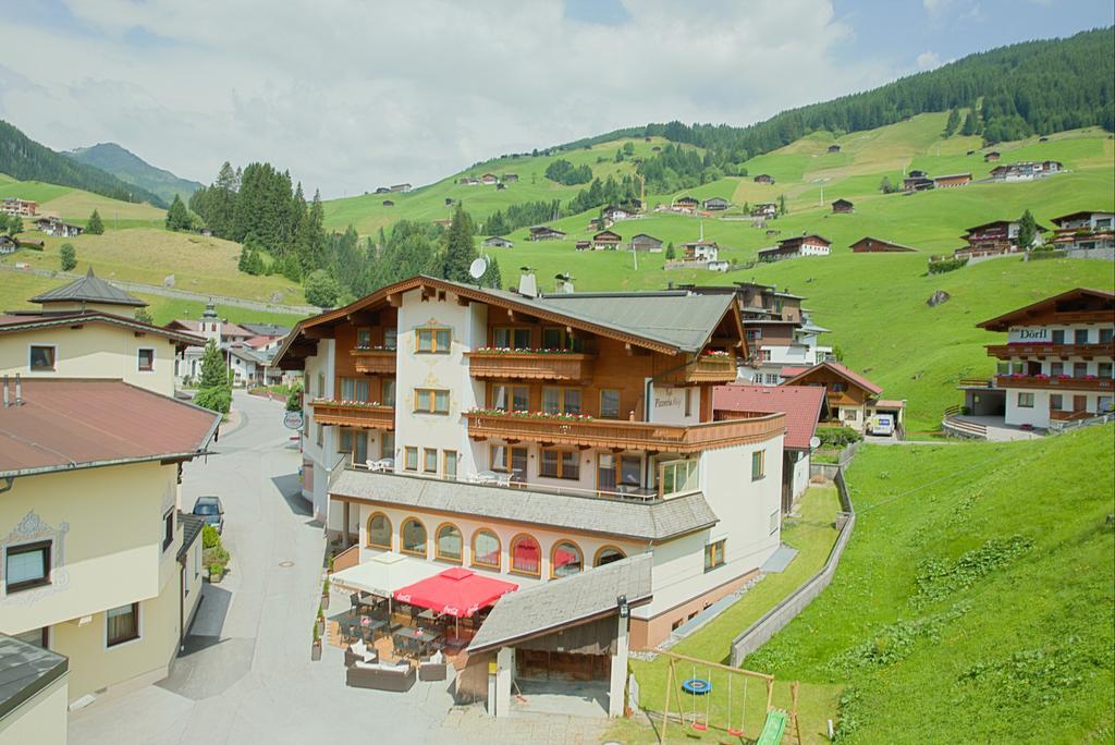 Aparthotel Dorfplatzl Garni Tux Exterior photo
