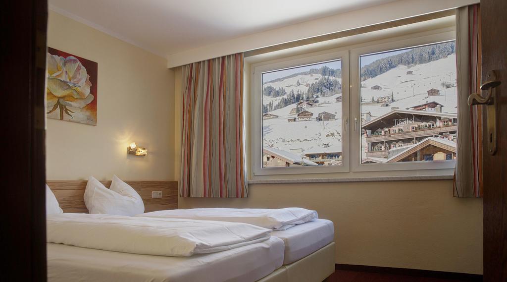 Aparthotel Dorfplatzl Garni Tux Exterior photo
