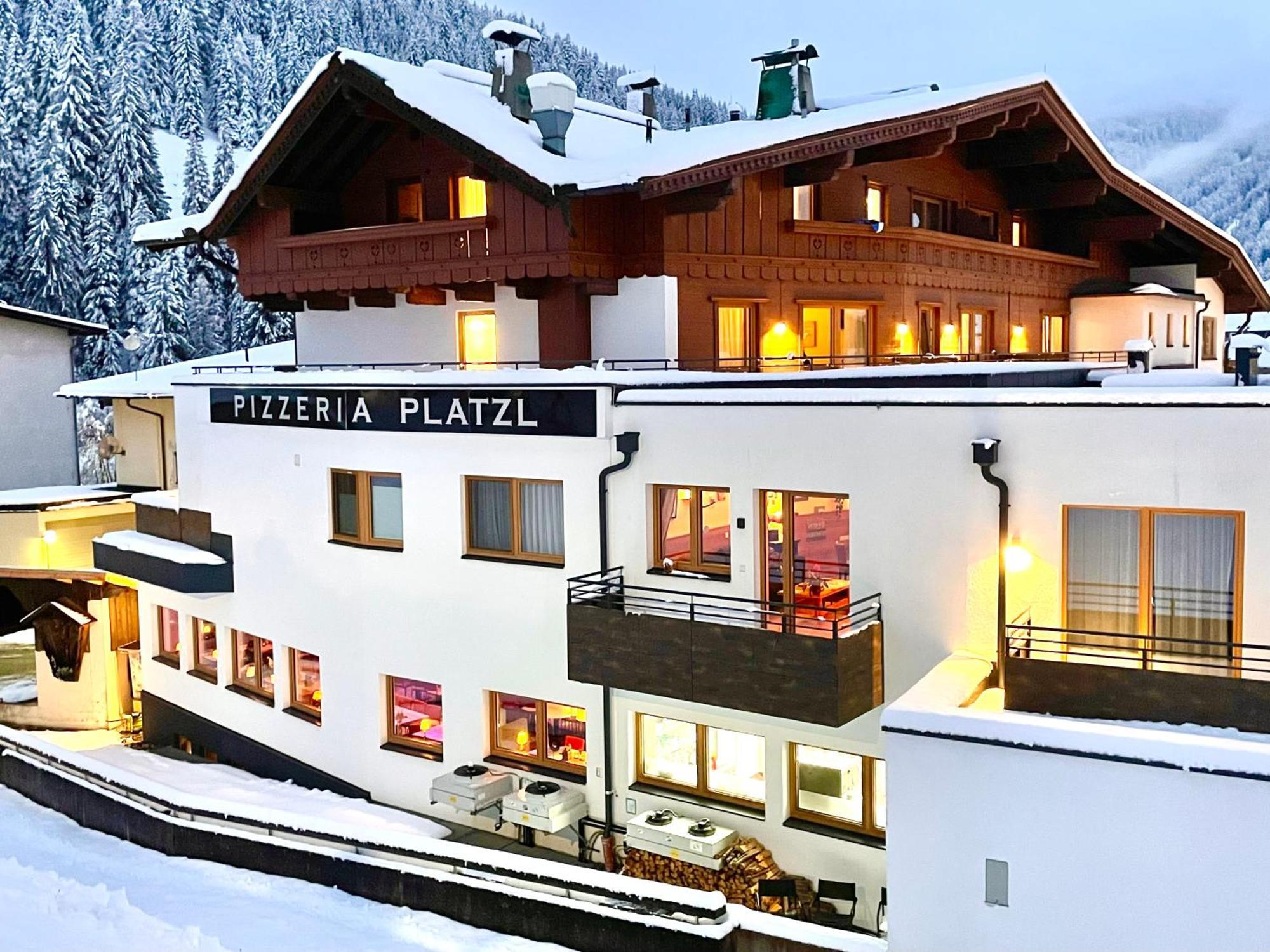 Aparthotel Dorfplatzl Garni Tux Exterior photo