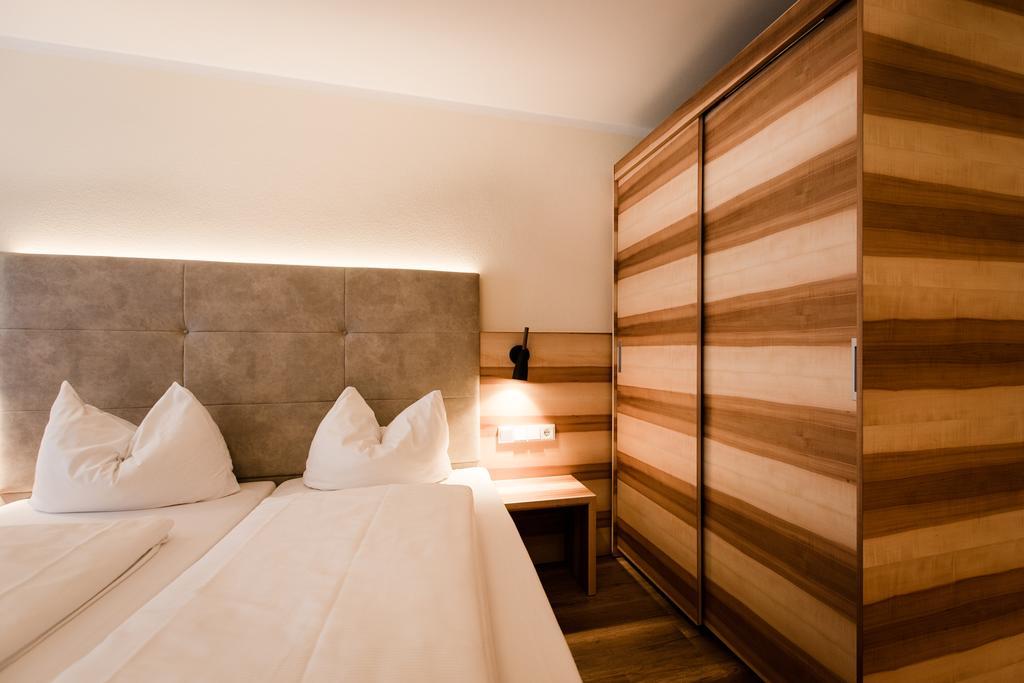 Aparthotel Dorfplatzl Garni Tux Exterior photo