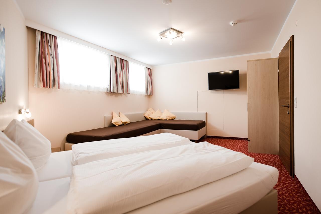Aparthotel Dorfplatzl Garni Tux Exterior photo